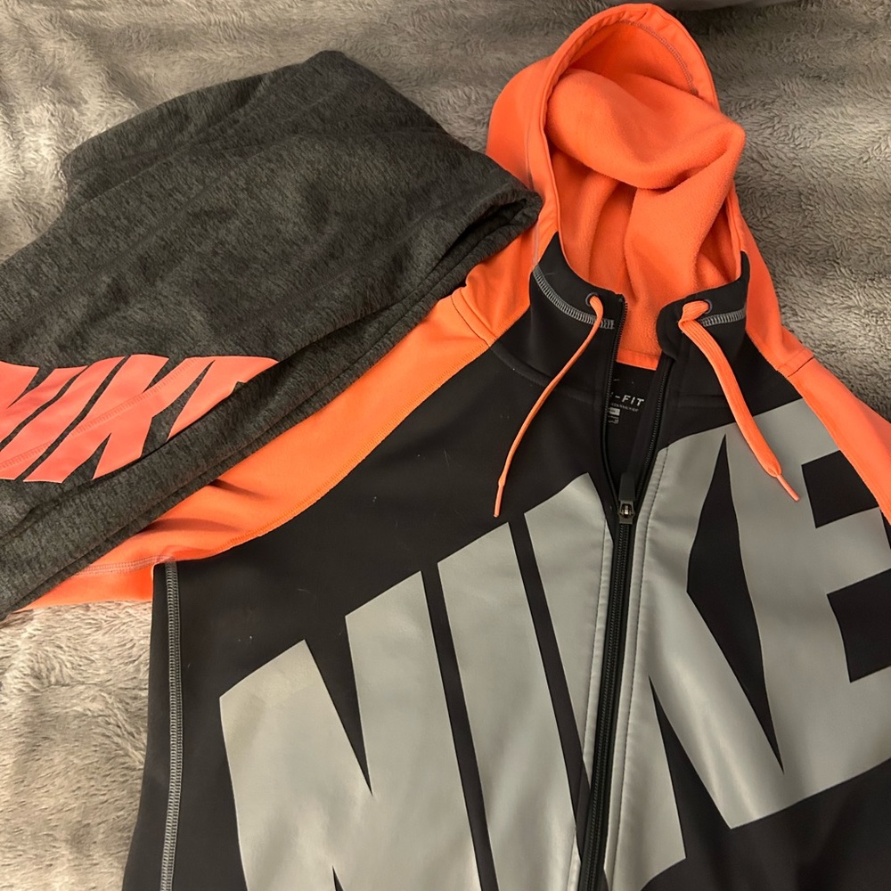 Size medium coral and gray Nike track suit!